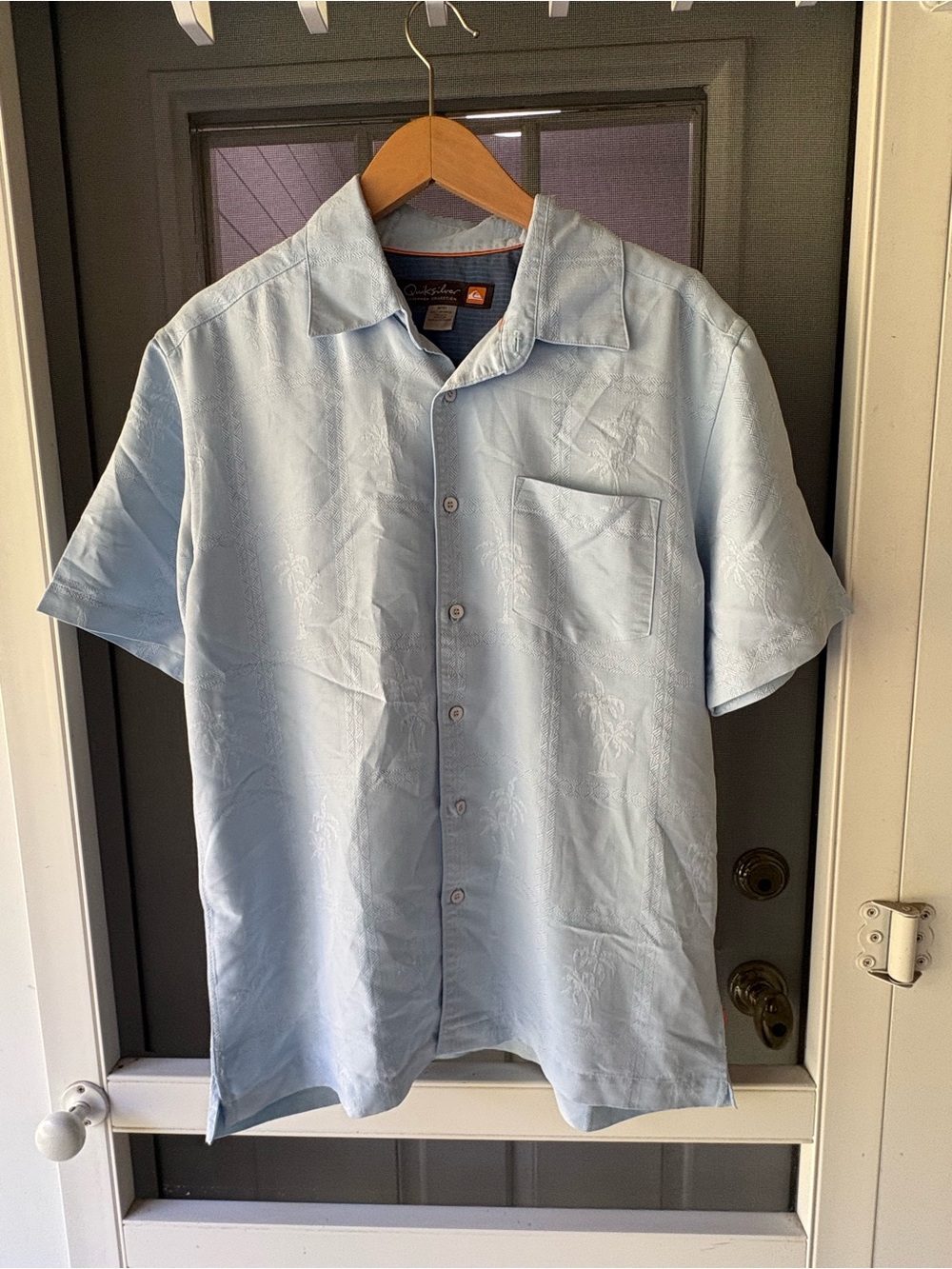 Quiksilver Light Blue Short-Sleeve Button-Down Shirt
